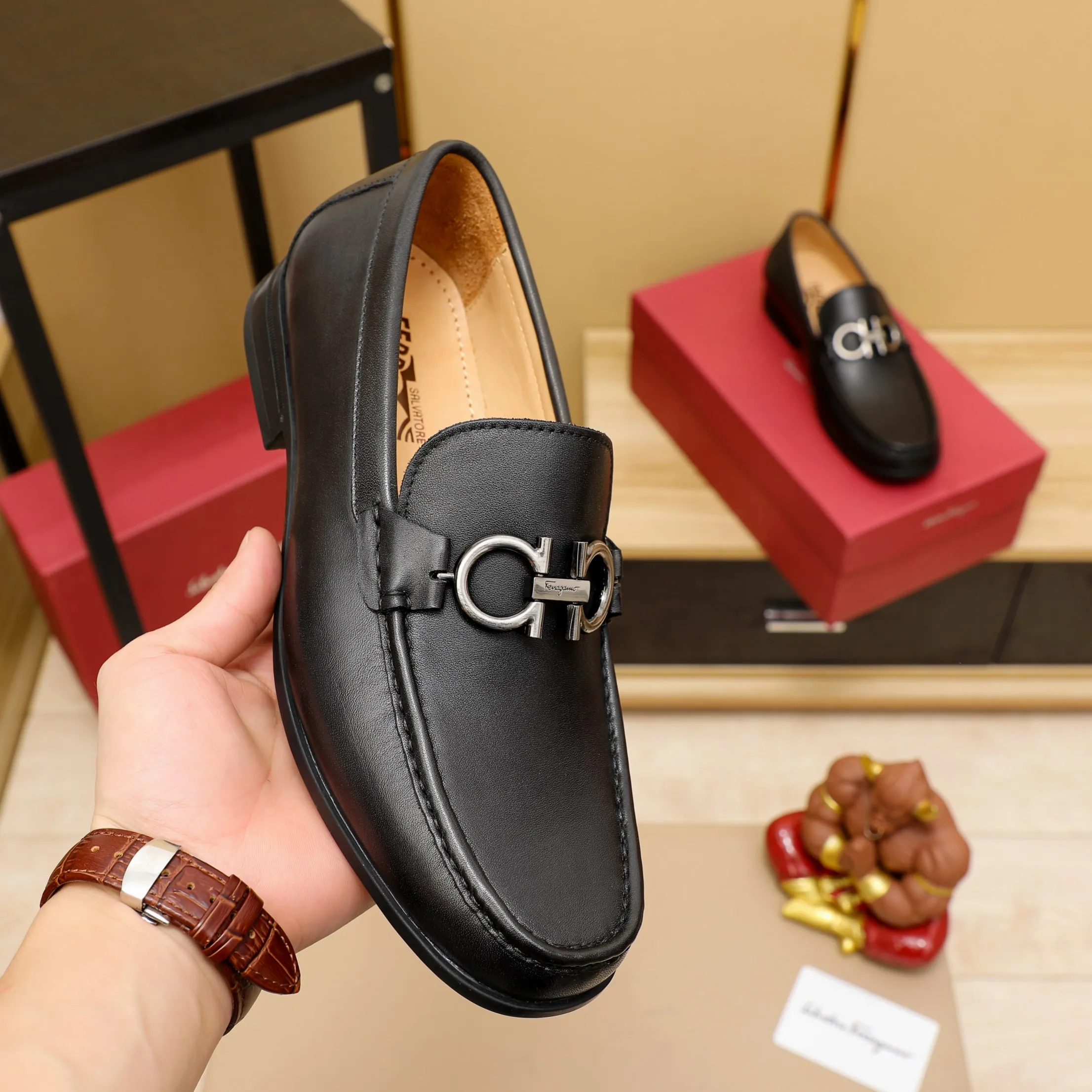 Men's clothing and shoes 💰460 🔥Ferragamo's new men's casual slip-on shoes🇨🇳Official website original 1:1 mold opening, original quality💯Fine workmanship, high-end luxury☘The upper is made of imported Italian first-layer cowhide🌴Luxury🐂leather lining🍓Rubber wear-resistant and non-slip outsole, breathable and comfortable to wear🍍The first choice for high-end men, black, size 38-45